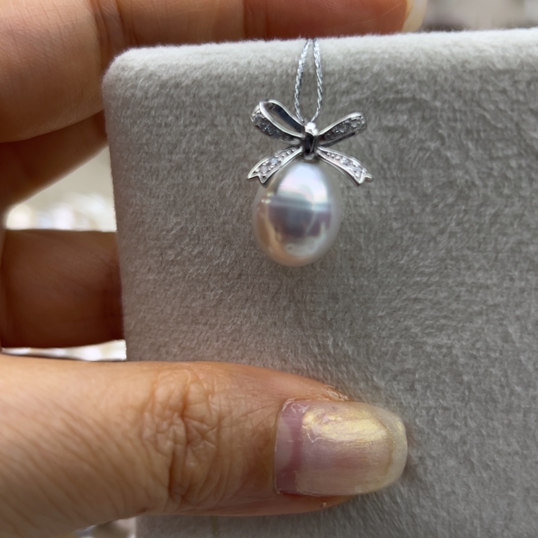 颈饰银S925镶嵌海水珍珠10.6mm澳白近圆蝴蝶结炫彩微瑕