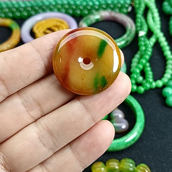 翡翠挂件未镶嵌翡翠