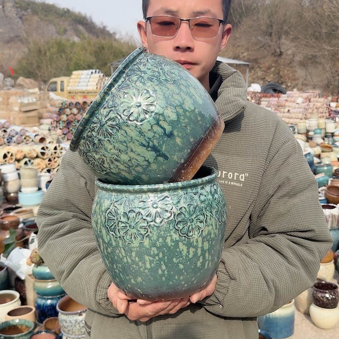 紫砂花盆口20.5高18.5（两个雏菊绿雪花