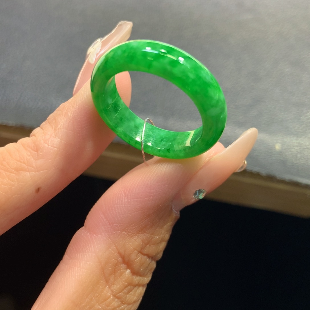 翡翠戒指未镶嵌翡翠