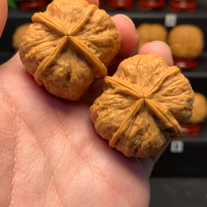文玩核桃把件四棱39尺寸