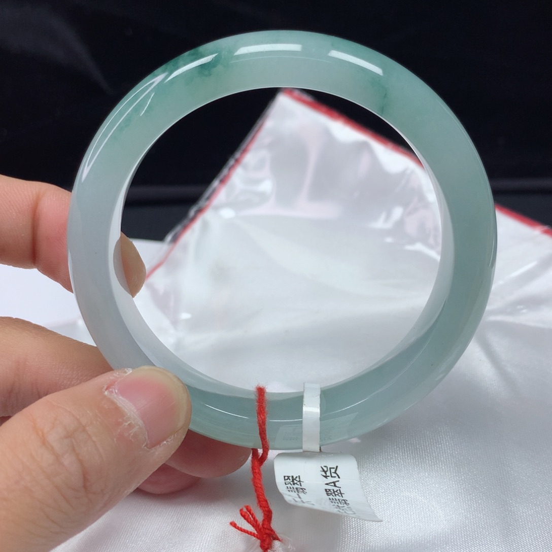 翡翠手镯（圆镯）未镶嵌56.7