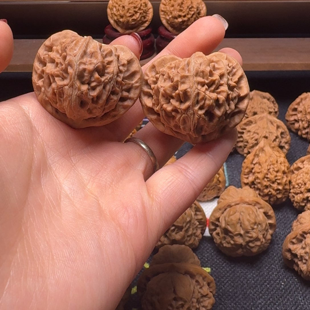 文玩核桃吊坠41.5宫灯