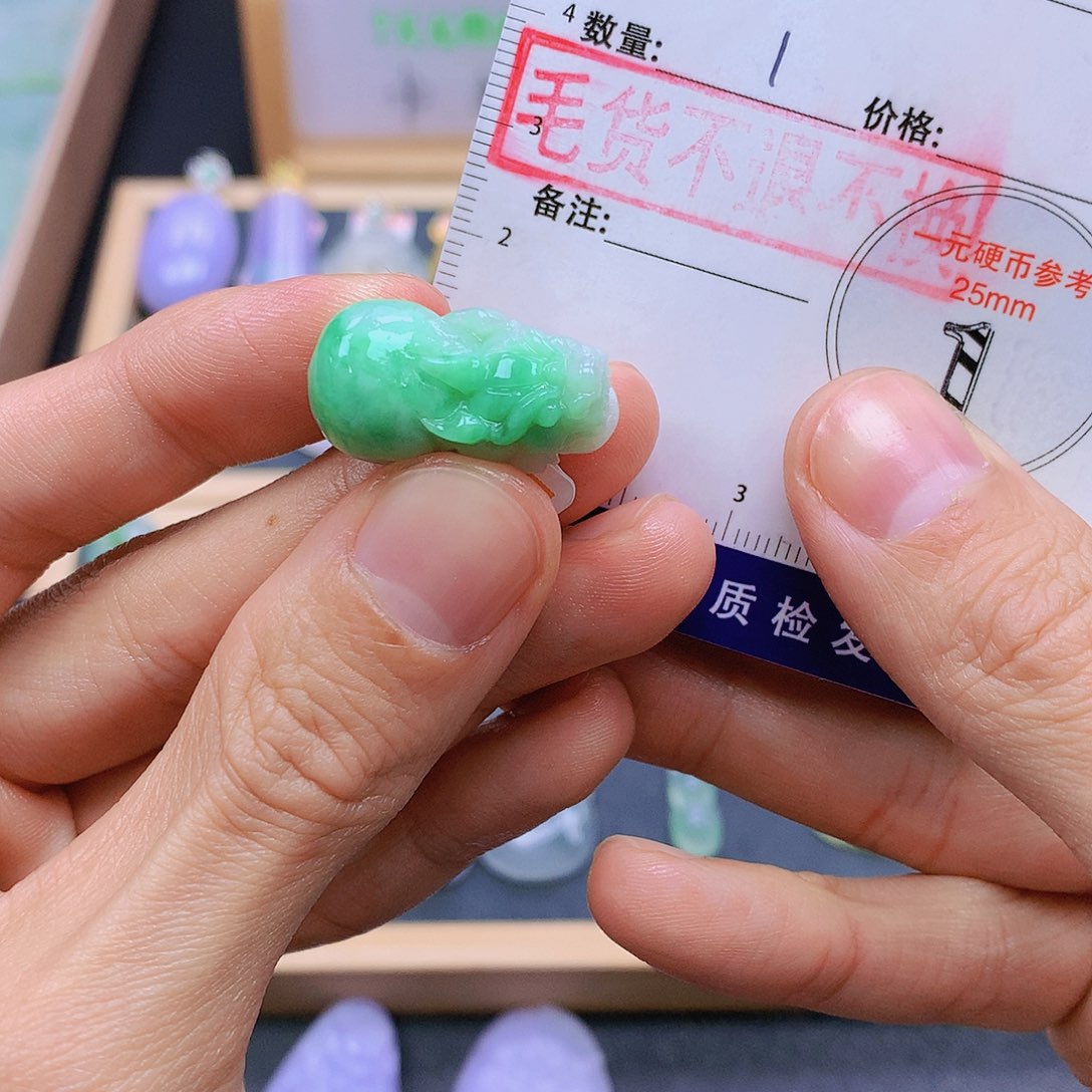 翡翠未镶嵌颈饰翡翠