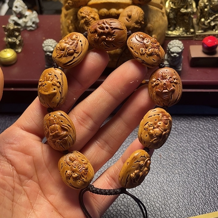 凉***奥大桃核雕刻瑕疵无相佛