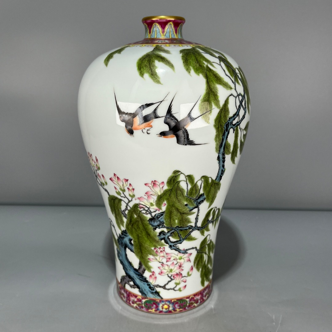 当代仿制 仿古大清雍正年制粉彩描金杏林春燕图梅瓶
