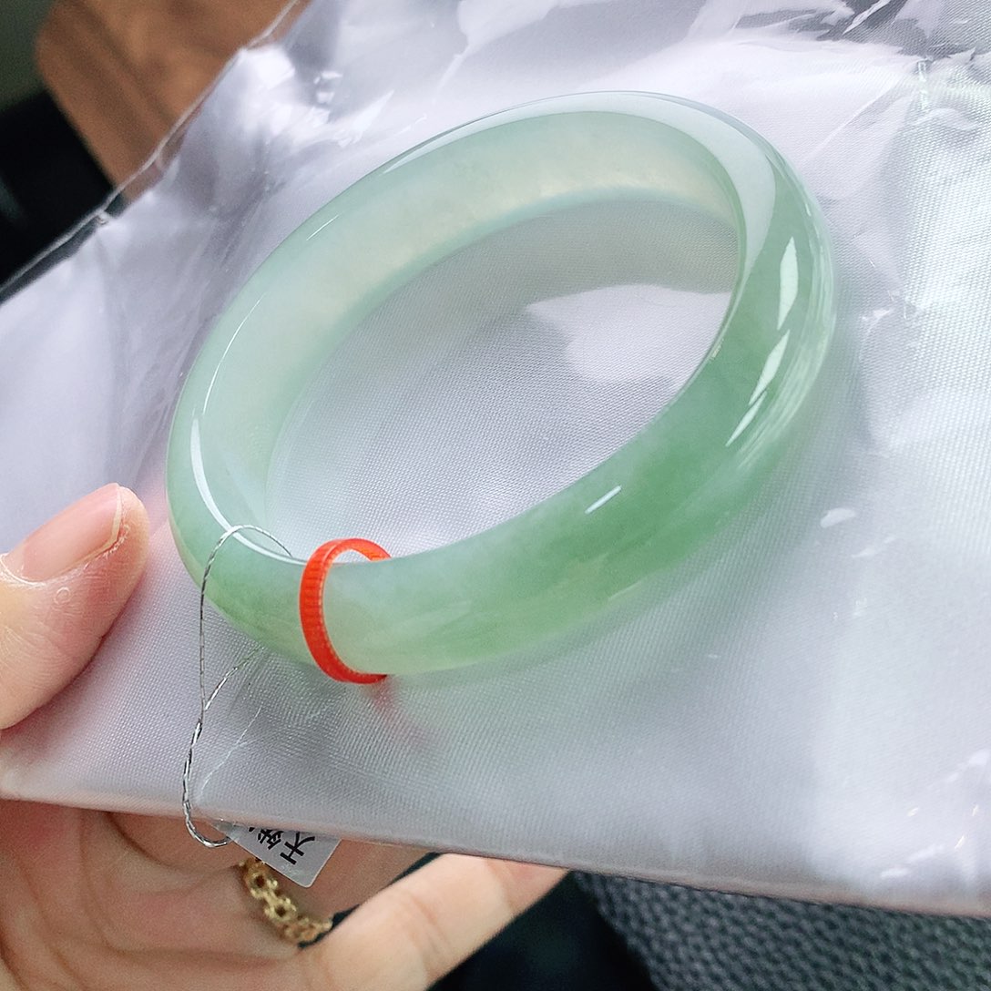翡翠手镯未镶嵌54贵