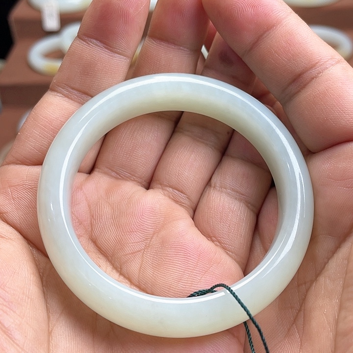 【闪购商品】未镶嵌手镯和田玉