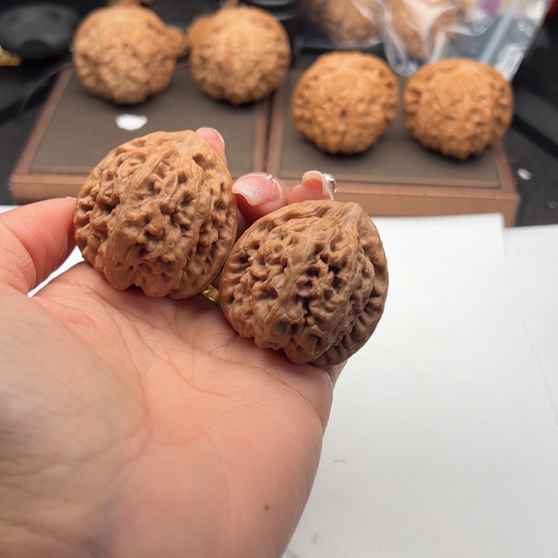 文玩核桃把件红锦鲤