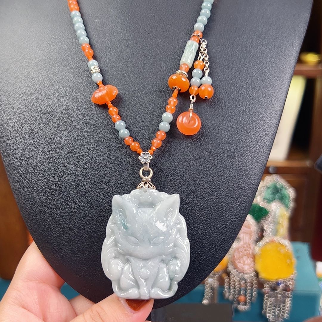 翡翠未镶嵌颈饰国风