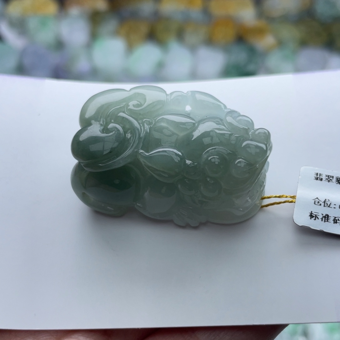 翡翠未镶嵌颈饰貔貅