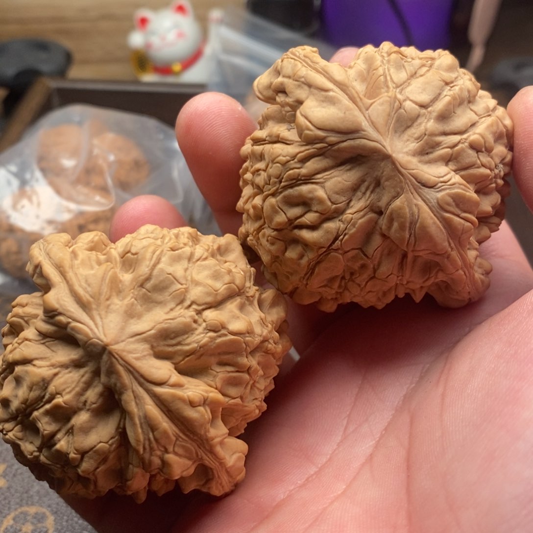 文玩核桃吊坠元宝