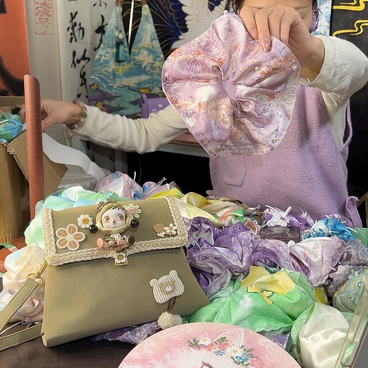 若***花024圆饼发圈不退不换