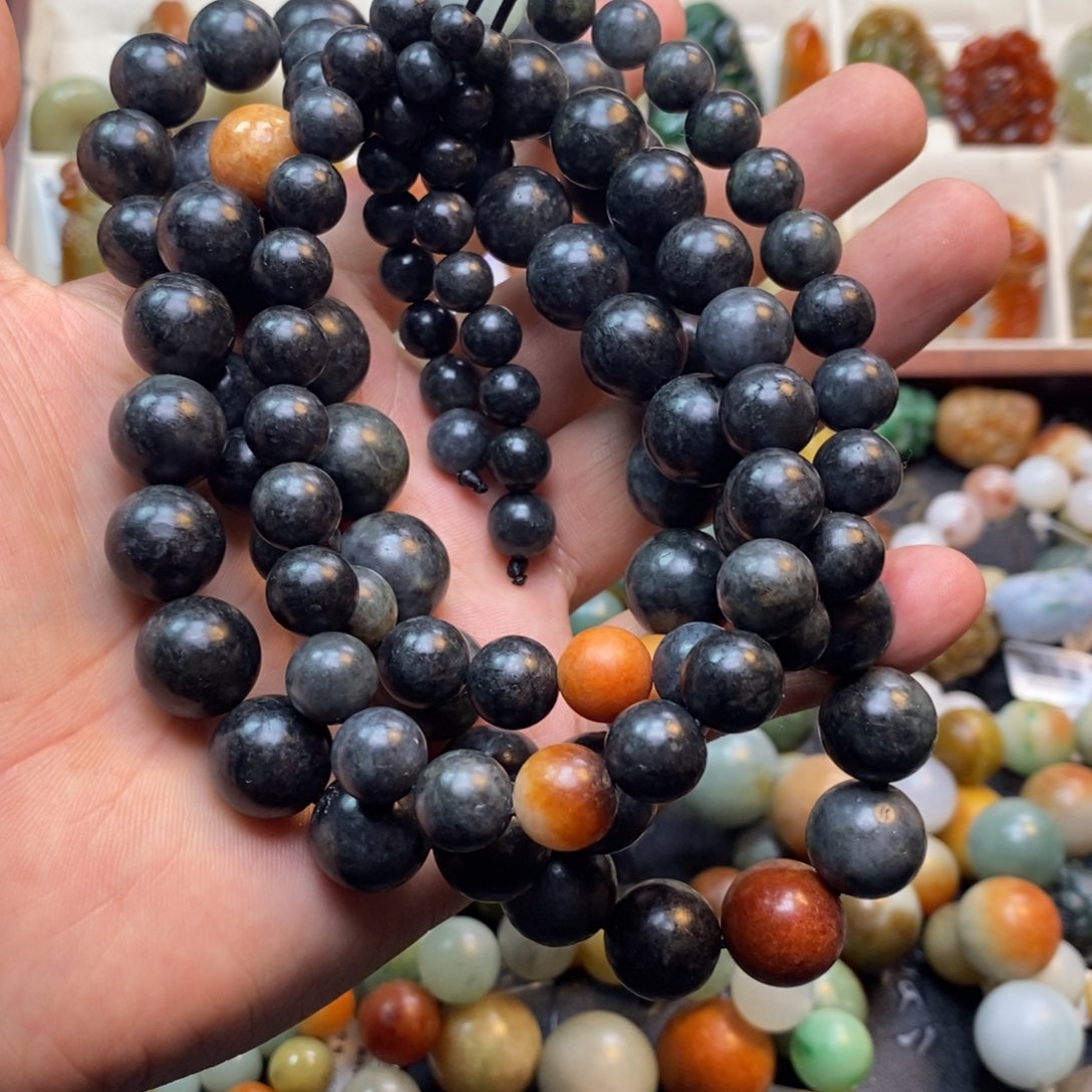 翡翠未镶嵌手串乌鸡