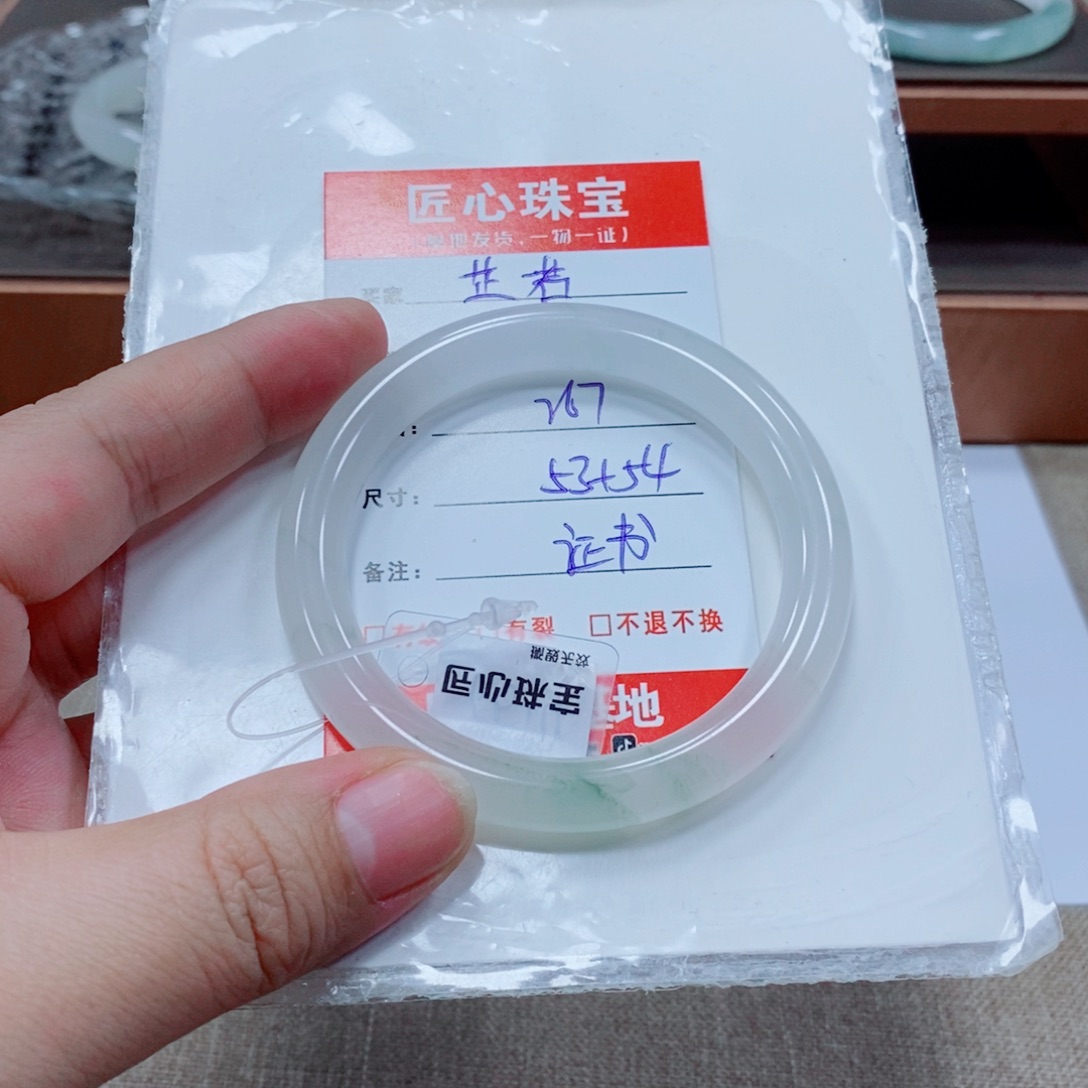 石英质玉未镶嵌手镯芷*