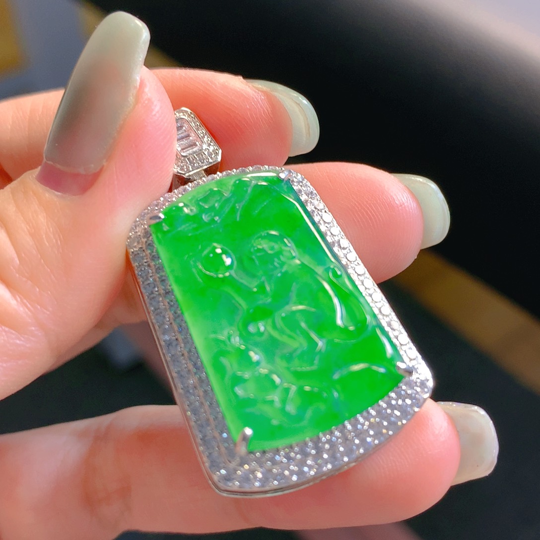 翡翠颈饰未镶嵌翡翠