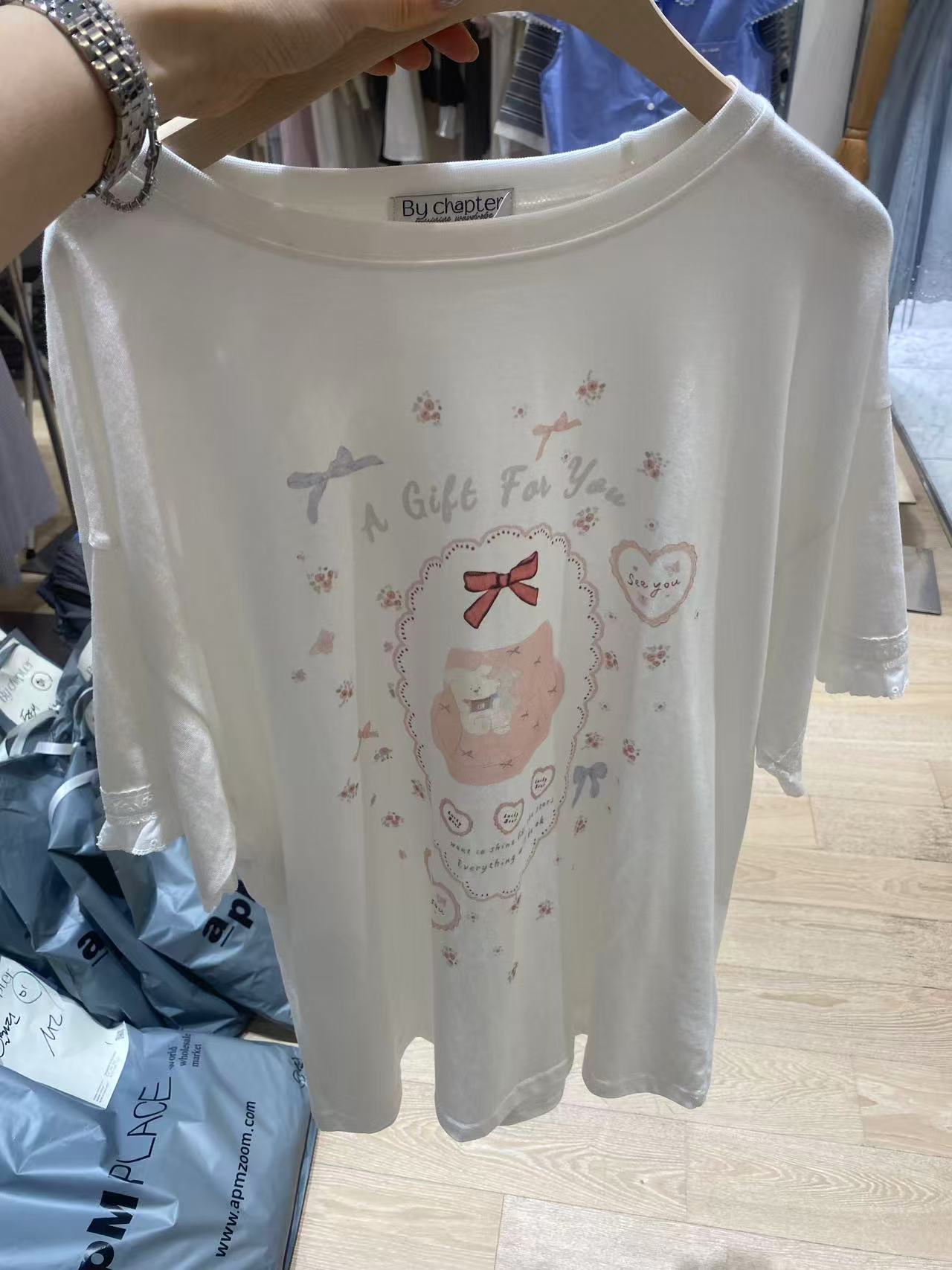 韩国东大门正品女装时尚字母印花蝴蝶结T恤060201（NO退NO换）