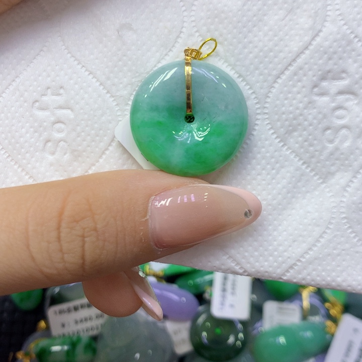 颈饰18K金镶嵌翡翠