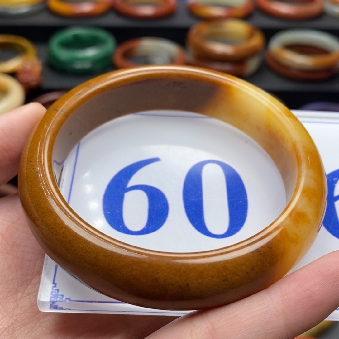 石英质玉（黄龙玉）手镯未镶嵌