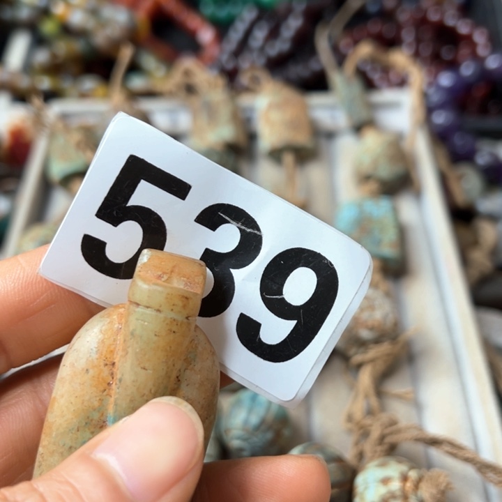 和田玉（糖玉）颈饰未镶嵌想*松