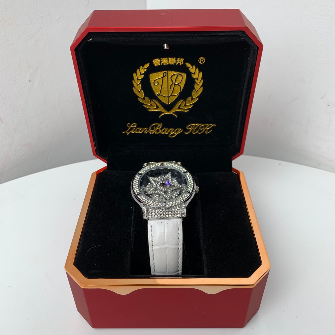 1651【赠调表器】精品时尚手表