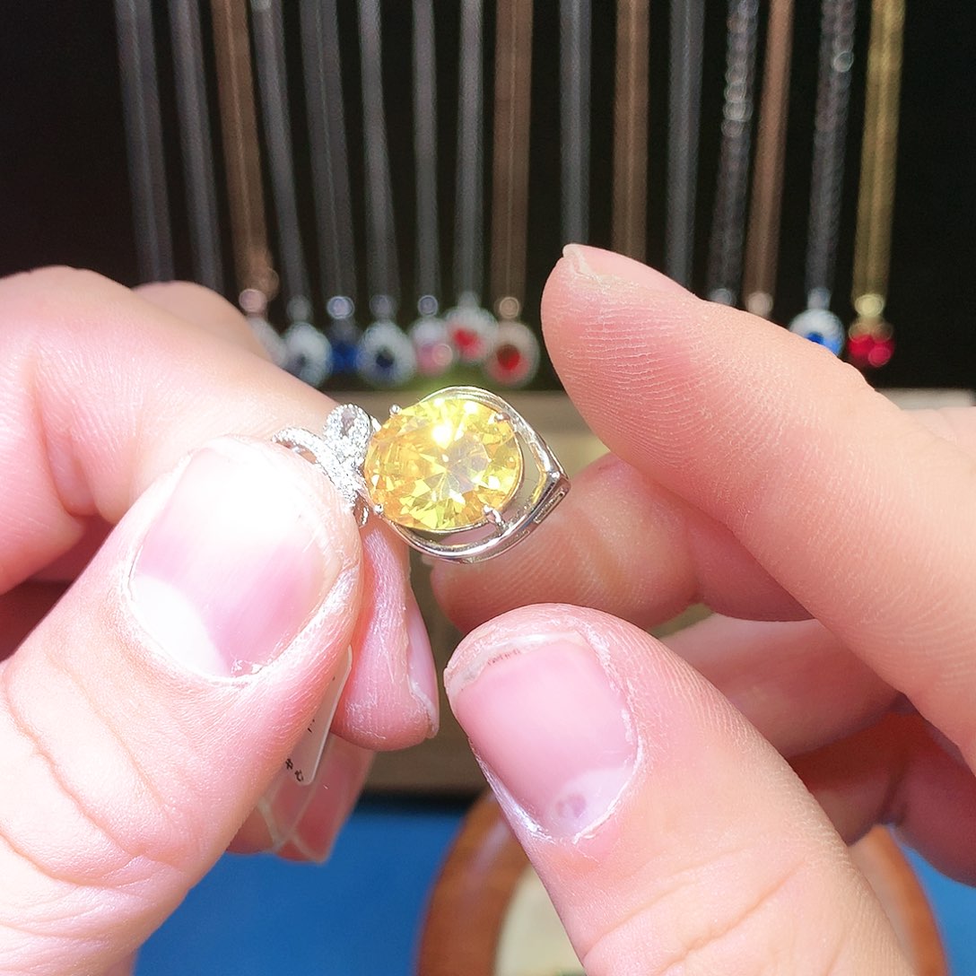 黄晶吊坠(赠链)银S925镶嵌111111111