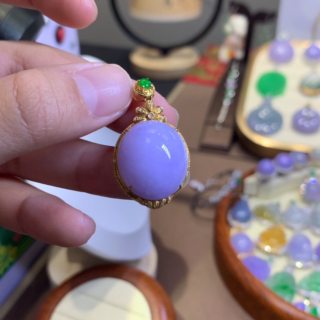 翡翠18K金镶嵌颈饰翡翠