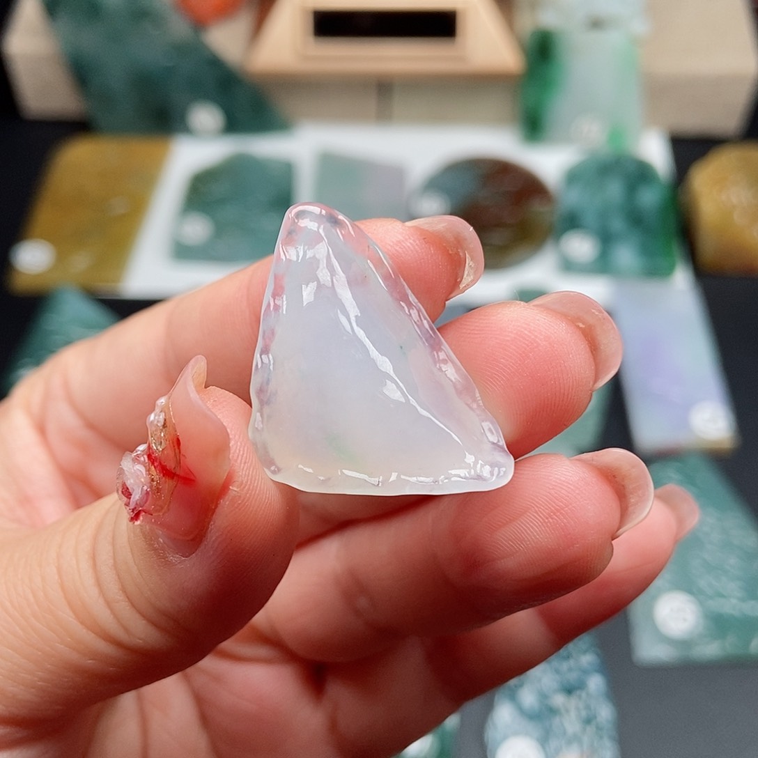 翡翠颈饰未镶嵌翡翠