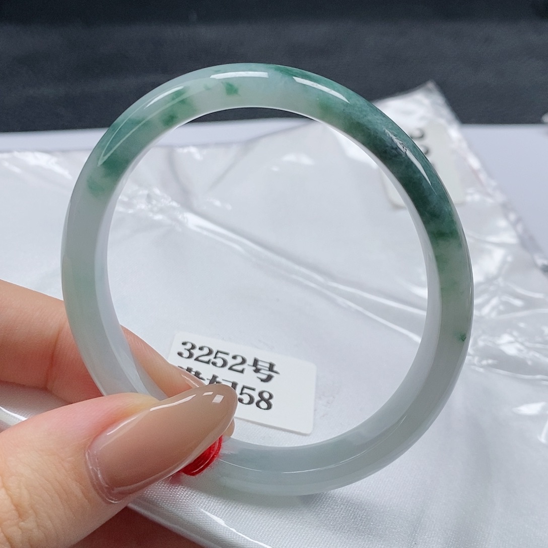【闪购商品】翡翠手镯（贵妃镯）未镶嵌332号