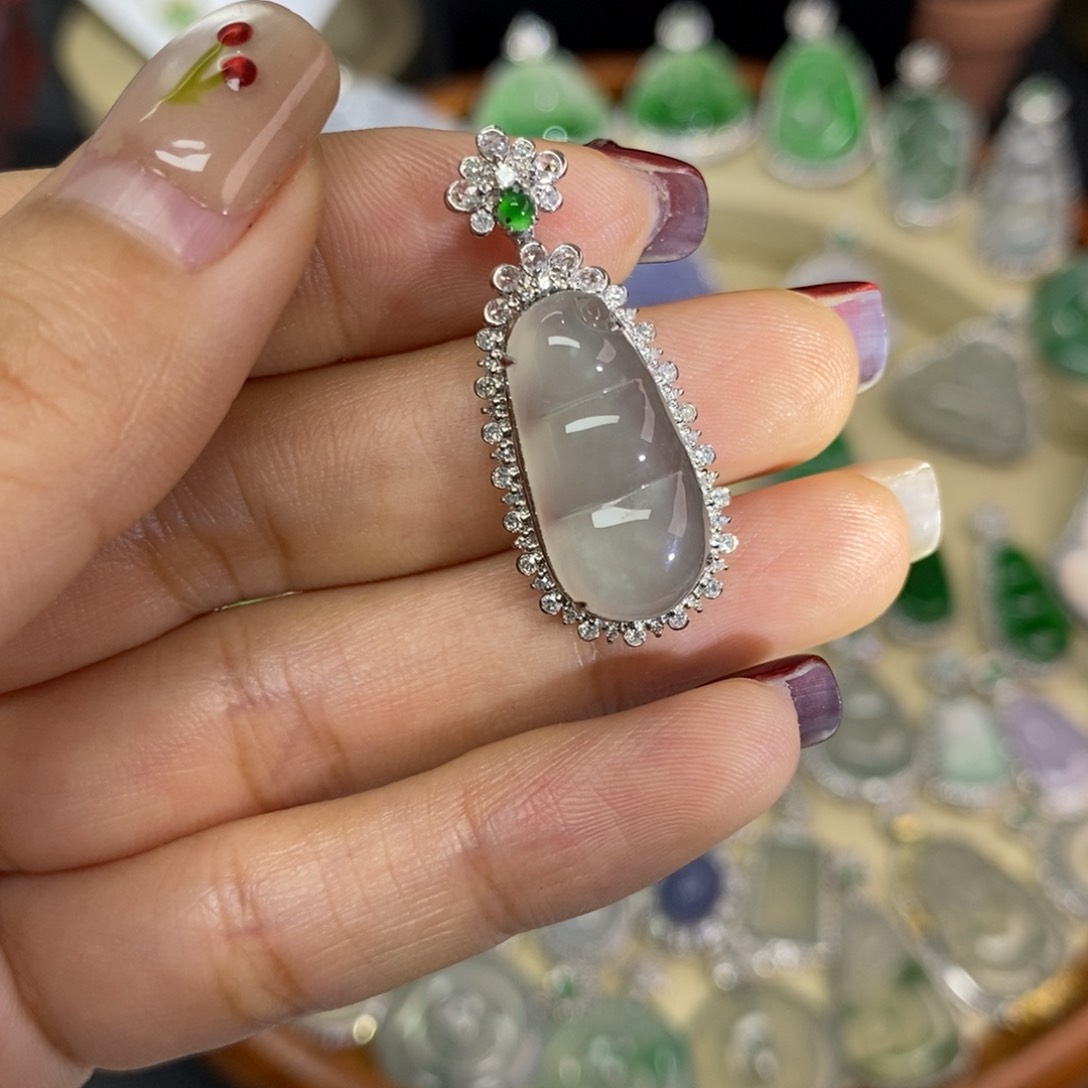 翡翠颈饰18K金镶嵌A货翡翠