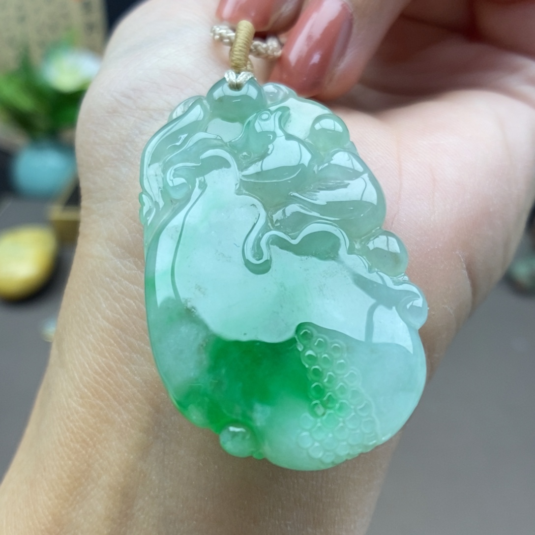翡翠未镶嵌颈饰吊坠28