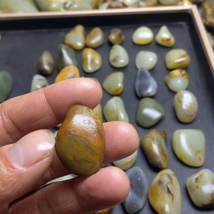 名***剑和田玉（糖玉）未镶嵌珠宝奇石