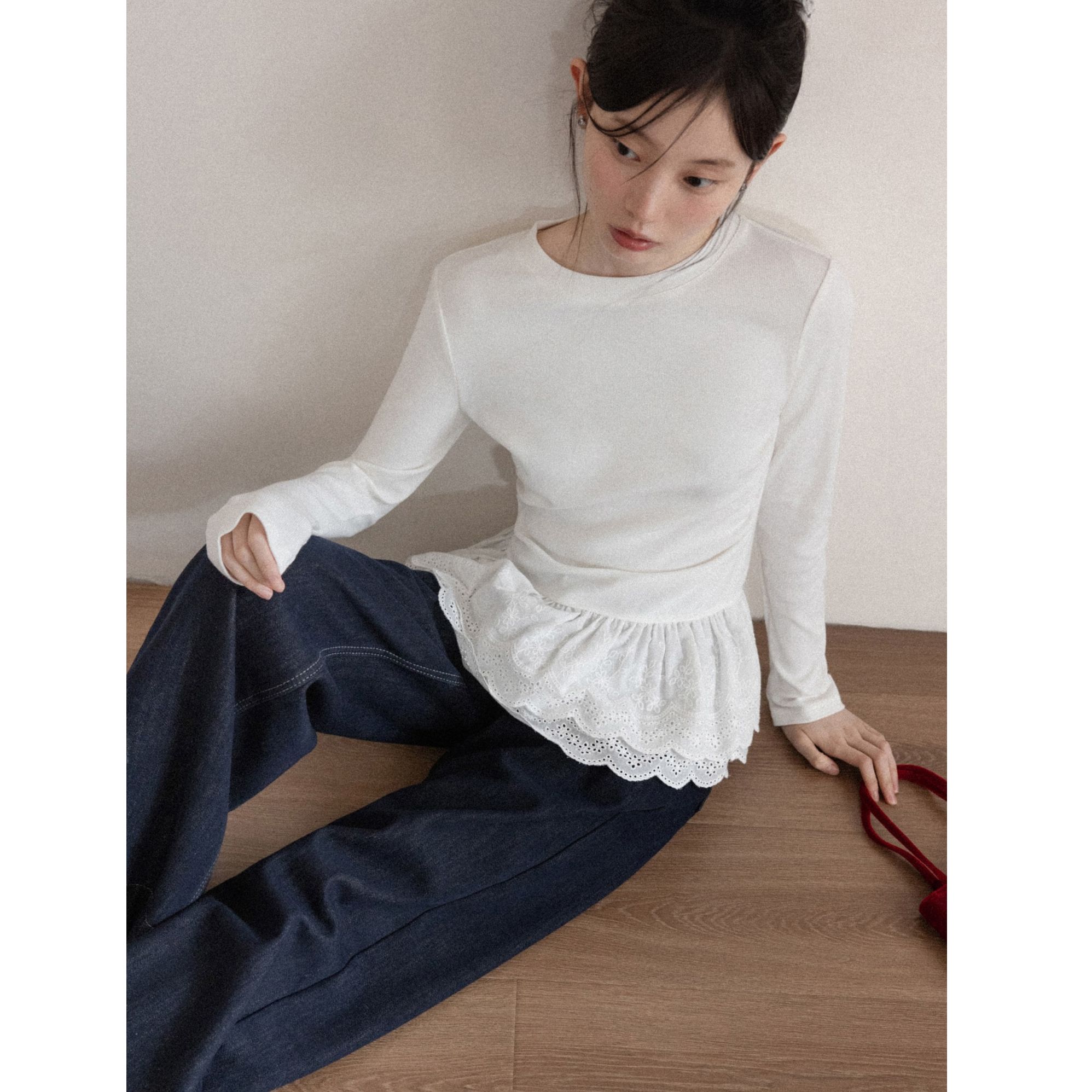 羊城故事-白色蕾丝T恤女冬内搭打底衫