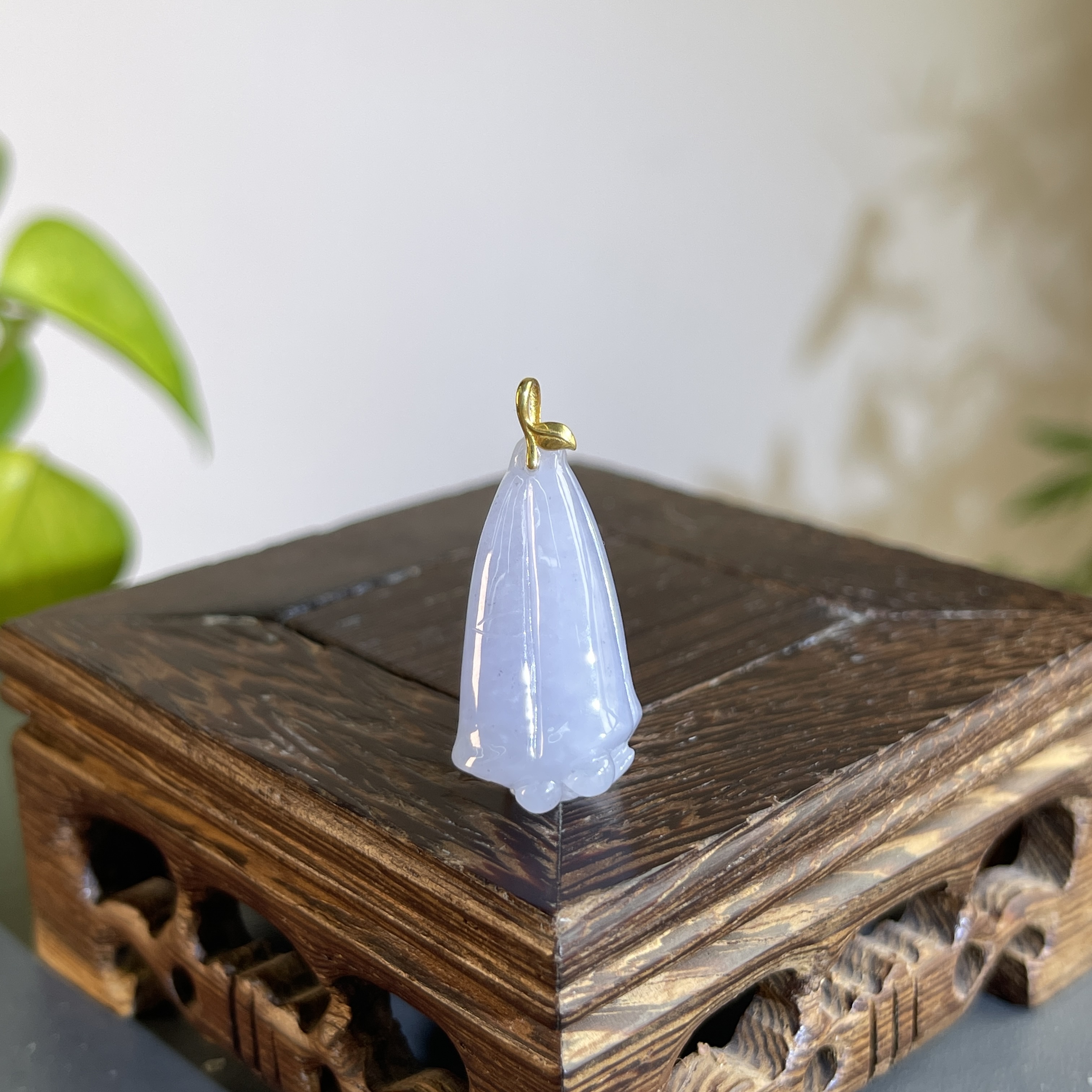 JXB18-43  天然缅甸A货翡翠 18K扣蓬荜生辉