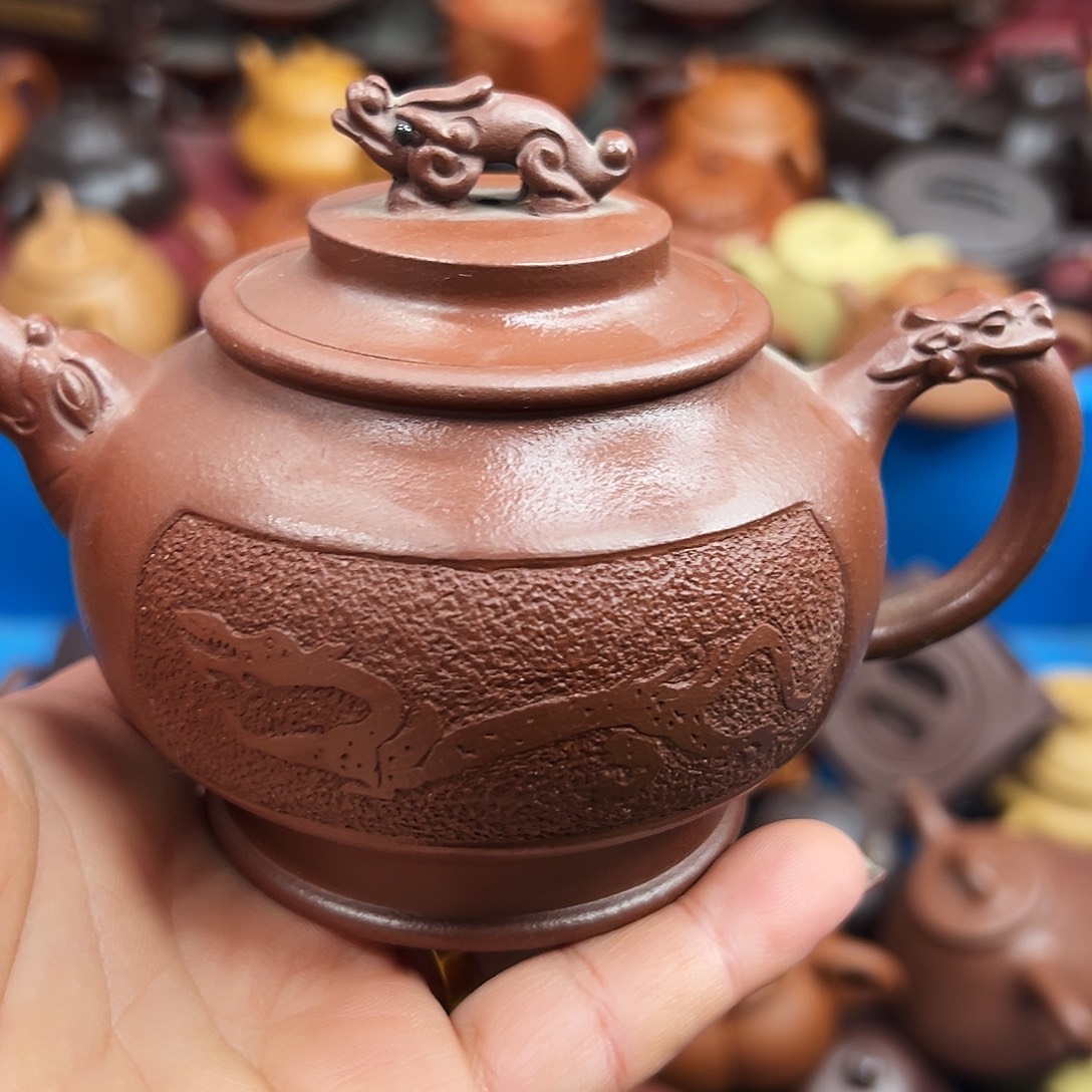 紫砂茶壶紫砂的…………………………