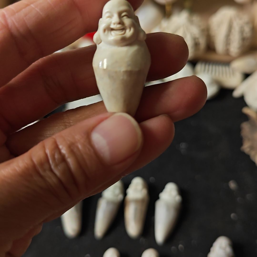 非金属原皮原色鹿角弥勒