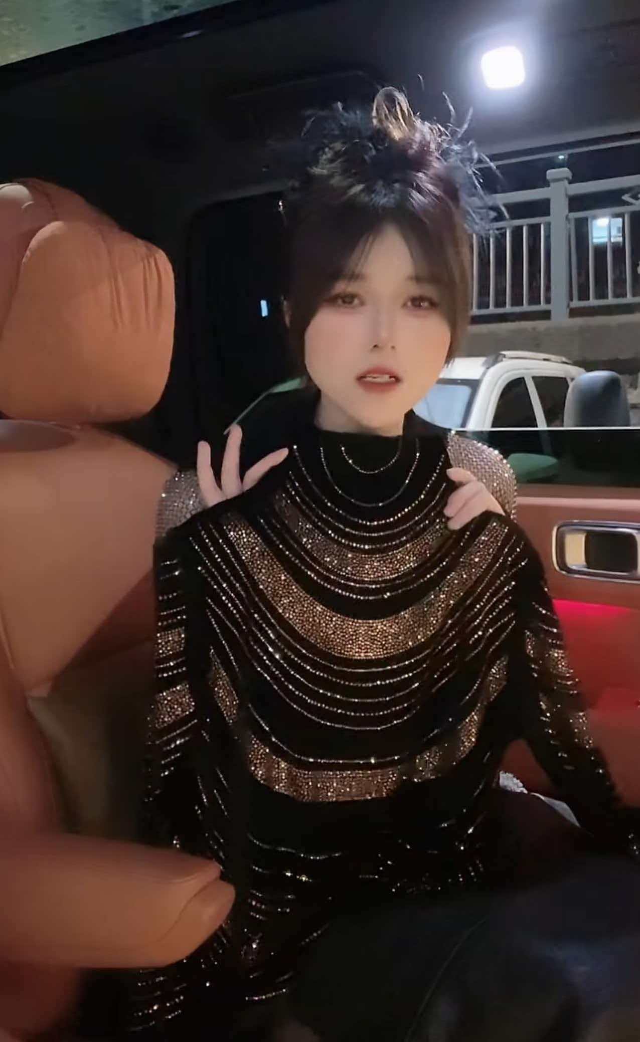 H半高领极简风烫钻设计师T恤女ins打底衫X修身显瘦百搭上衣