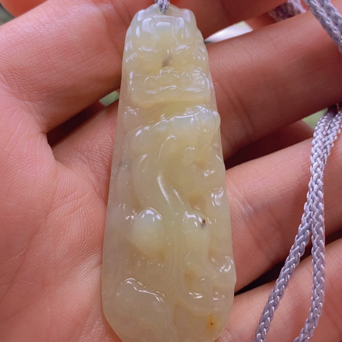 蛇纹石玉吊坠未镶嵌