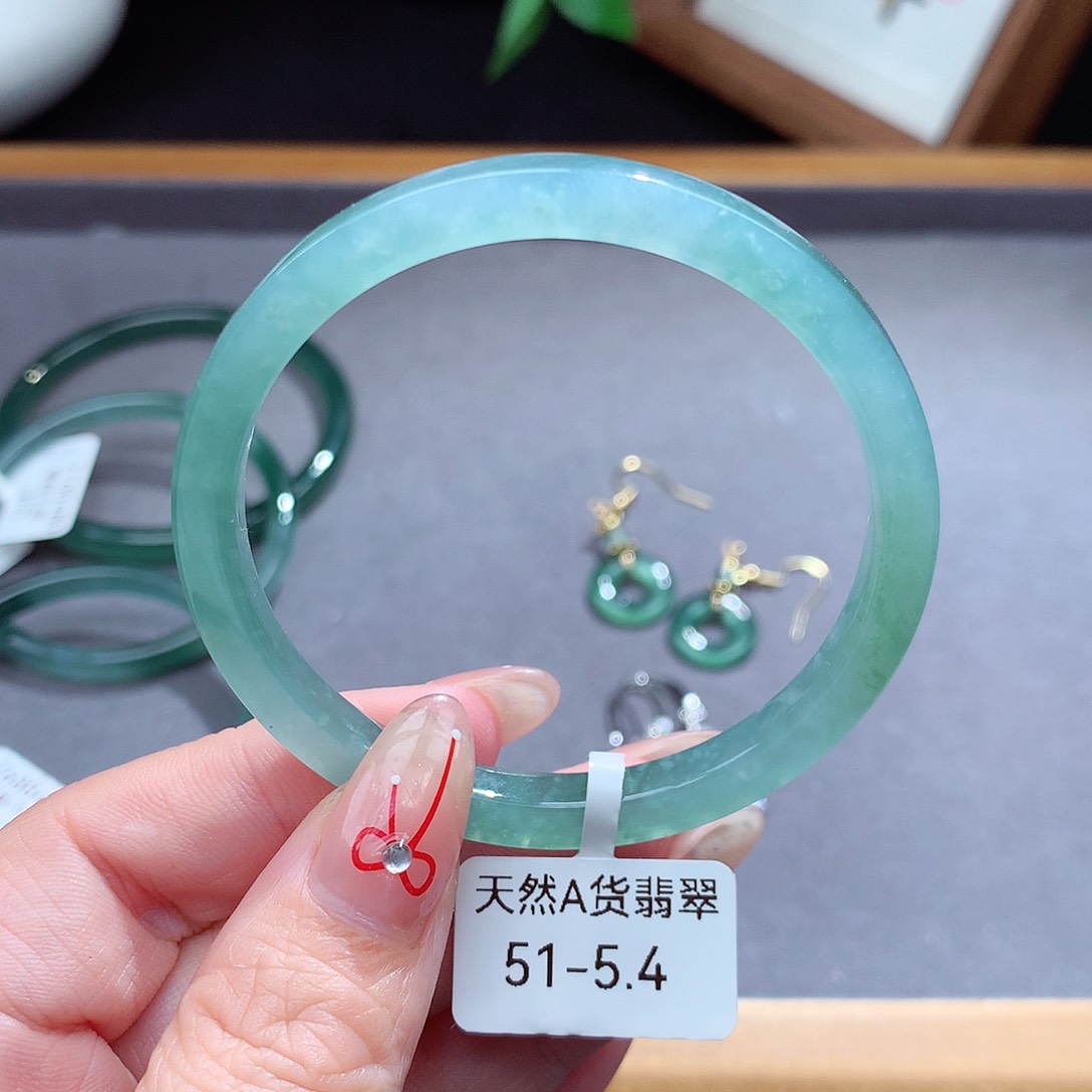 翡翠手镯（圆镯）未镶嵌