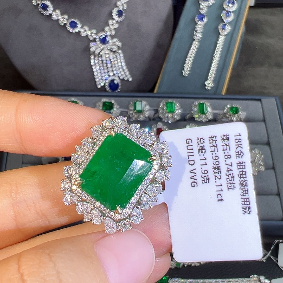 祖母绿戒指ù18K金镶嵌