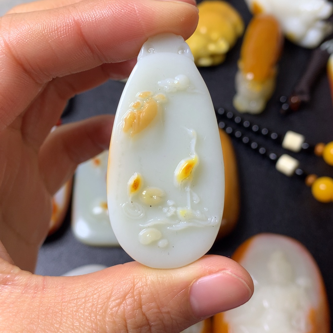 和田玉颈饰未镶嵌威*