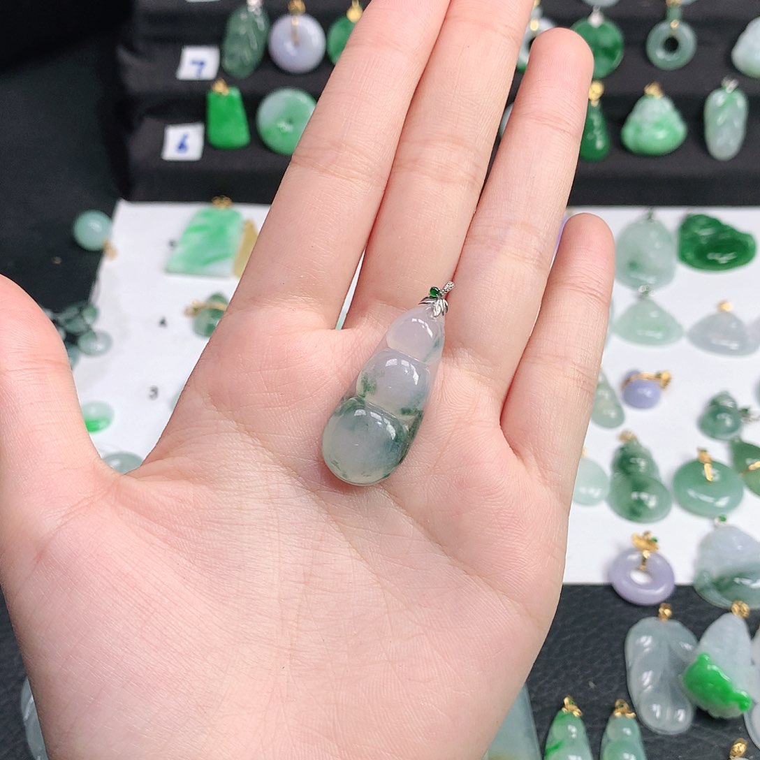 翡翠颈饰未镶嵌翡翠