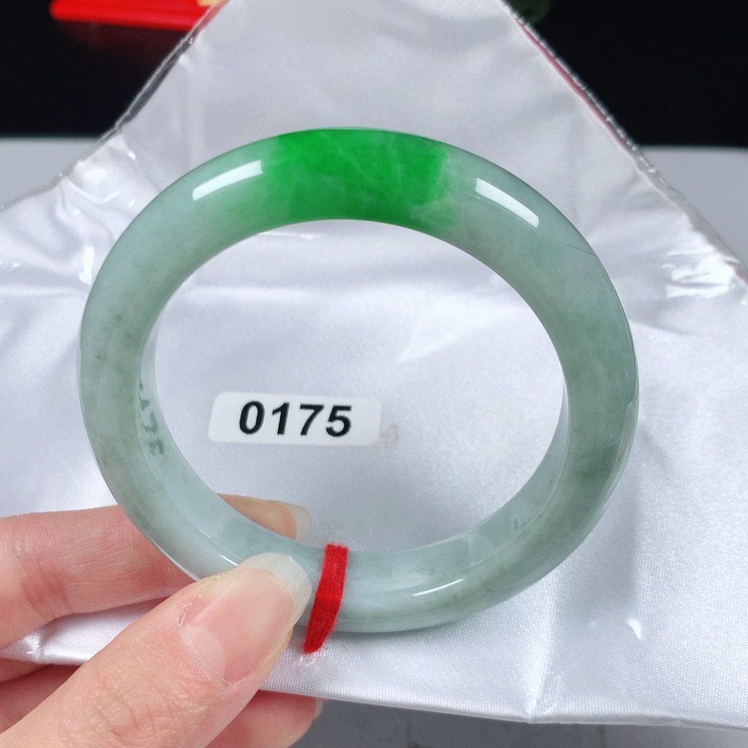 翡翠手镯未镶嵌56圈