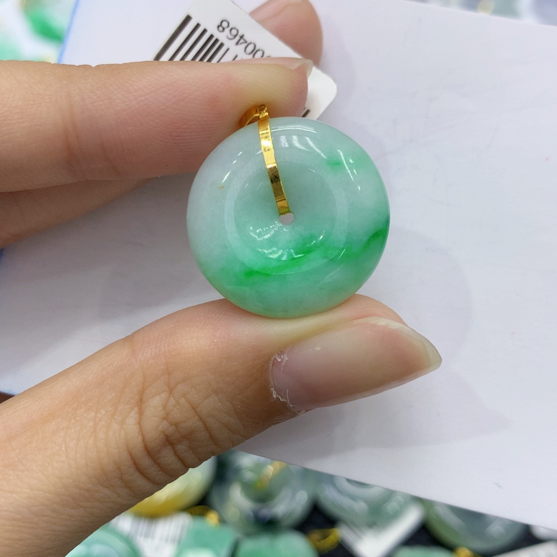 颈饰18K金镶嵌翡翠