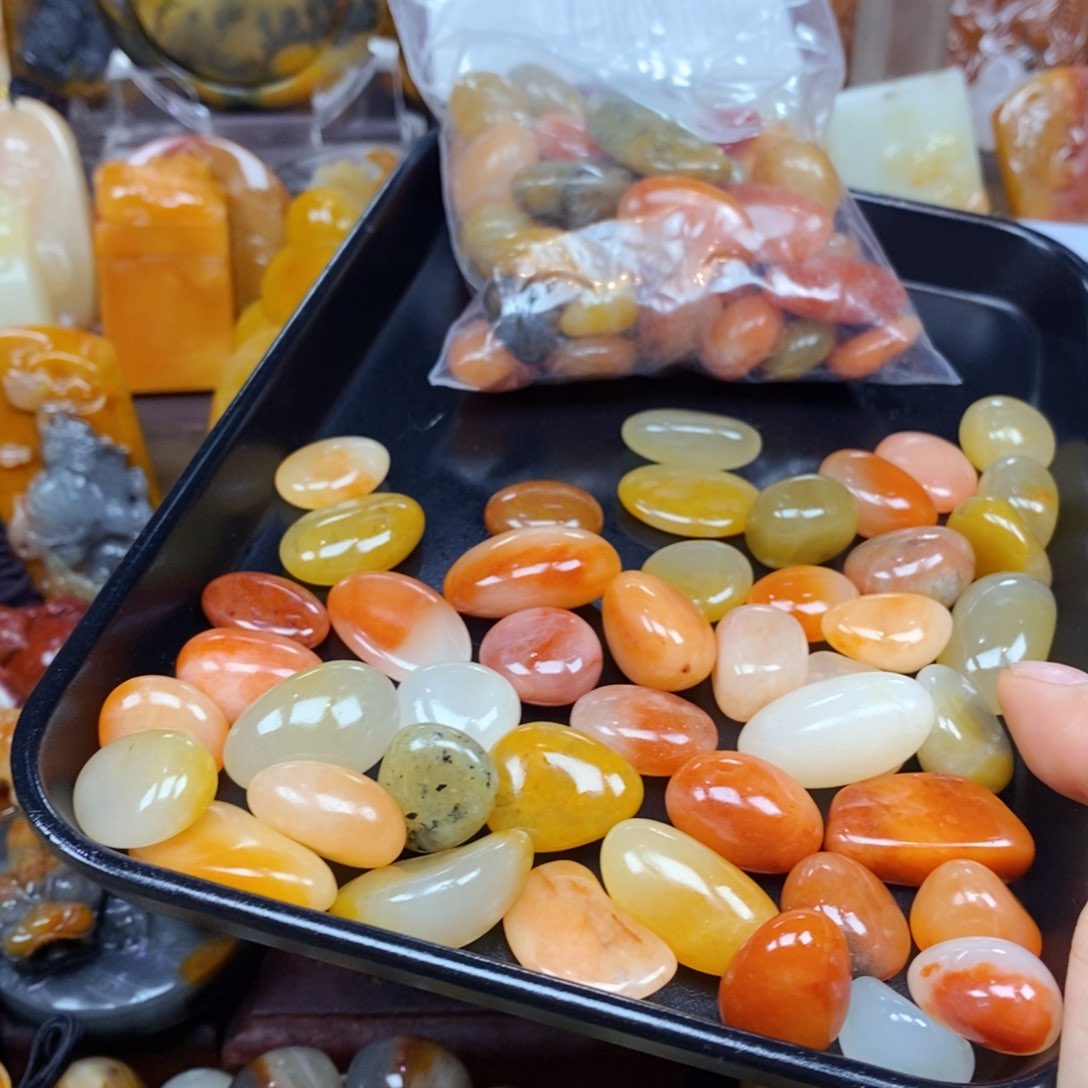 石英质玉（黄龙玉）颈饰未镶嵌