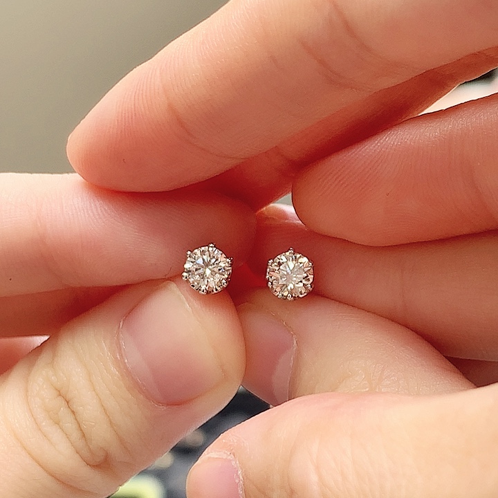 7***8耳饰18K金镶嵌钻石18k金天然钻石八十分一对耳钉