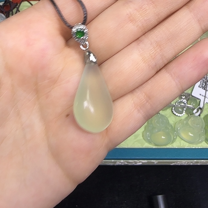 璇***柒蛇纹石玉合金手链