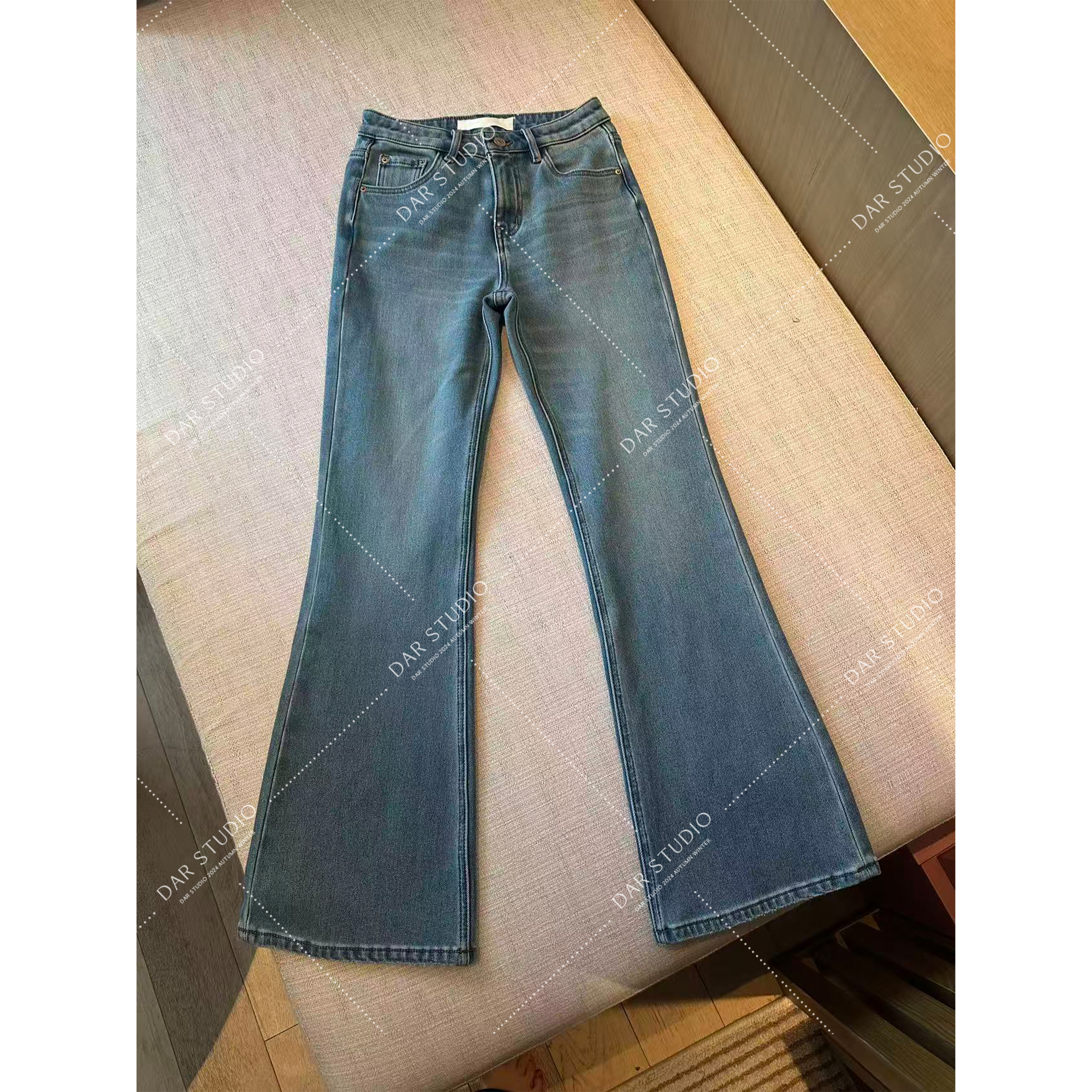 DAR STUDIO 【黑标牛仔】2025冬季新款加绒加厚浅蓝喇叭显瘦牛仔裤