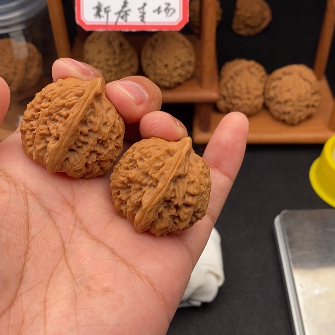 文玩核桃吊坠泰****具好运南将石文玩核桃