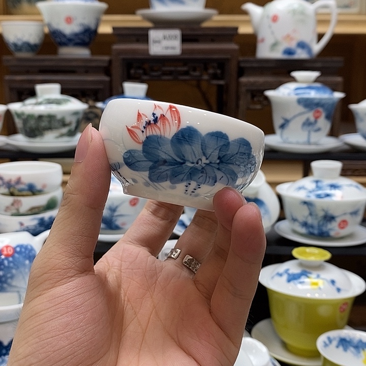 依***6手绘荷花主人杯65cc釉下彩微瑕福利款